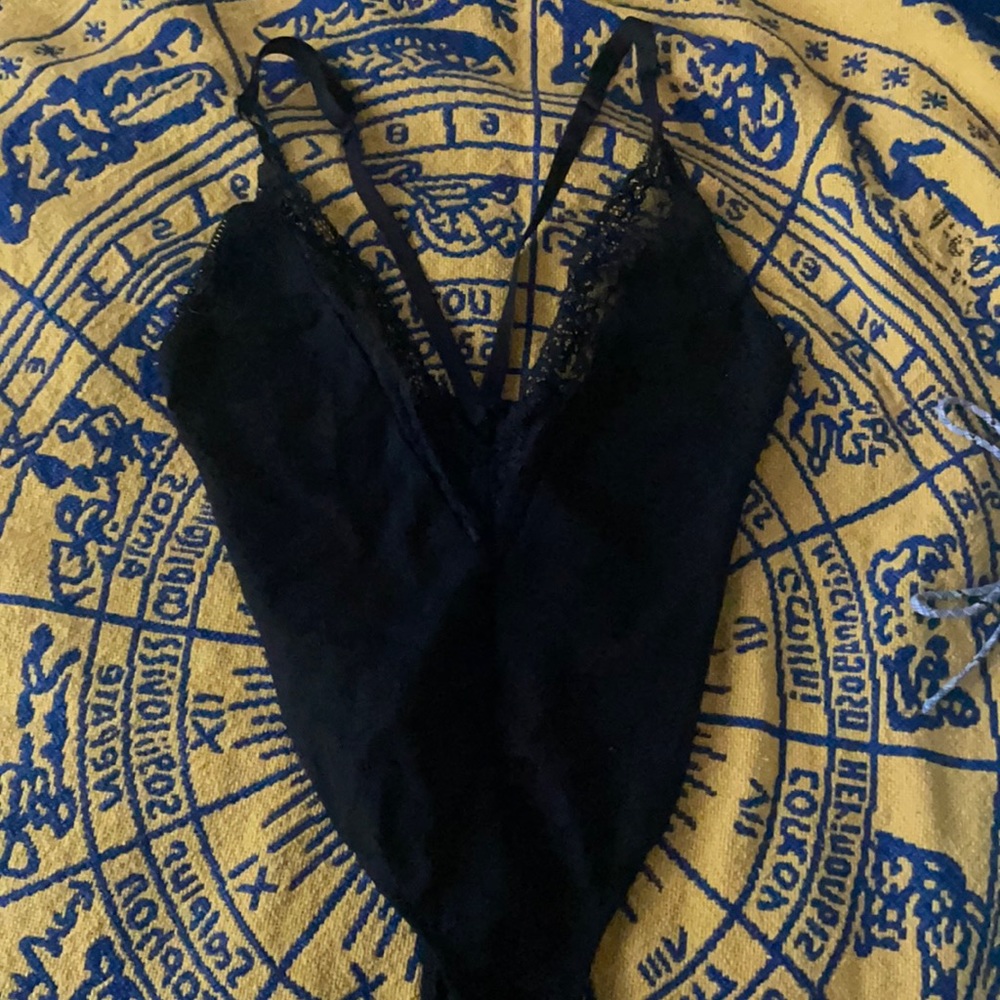 BLACK BODYSUIT